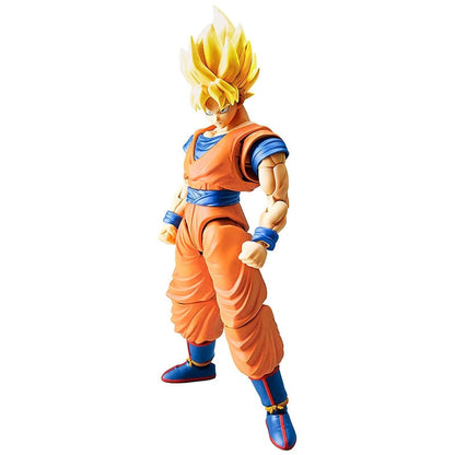 Figura articulada de Goku Super Saiyan con uniforme naranja y azul