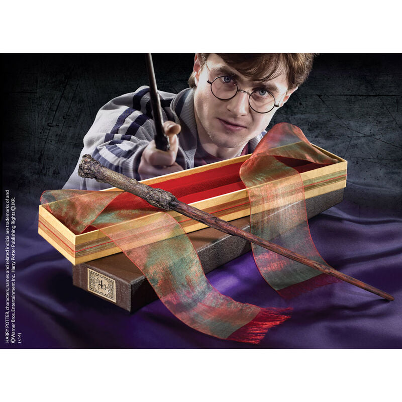 Réplica de la varita de Harry Potter de Noble Collection en su caja