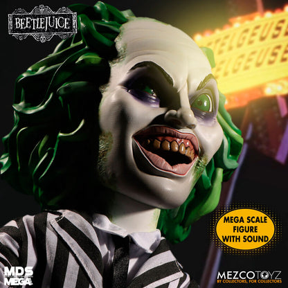 Figura parlante Beetlejuice de 38 cm con traje de rayas y cabello verde - 2