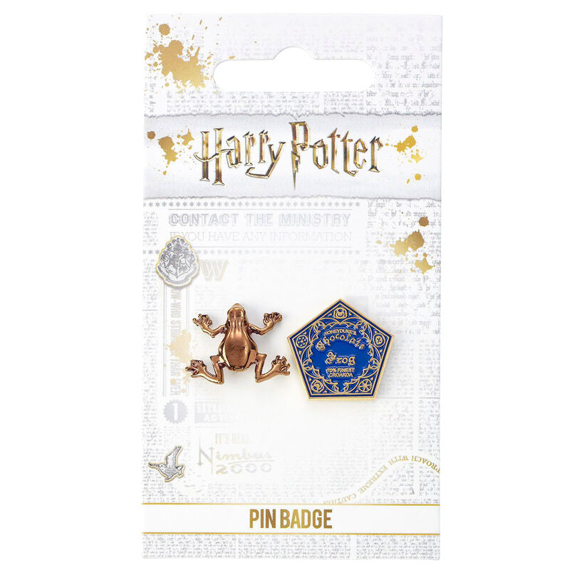 Pin dorado con diseño de rana de chocolate de Harry Potter junto a tarjeta Honeydukes - 2