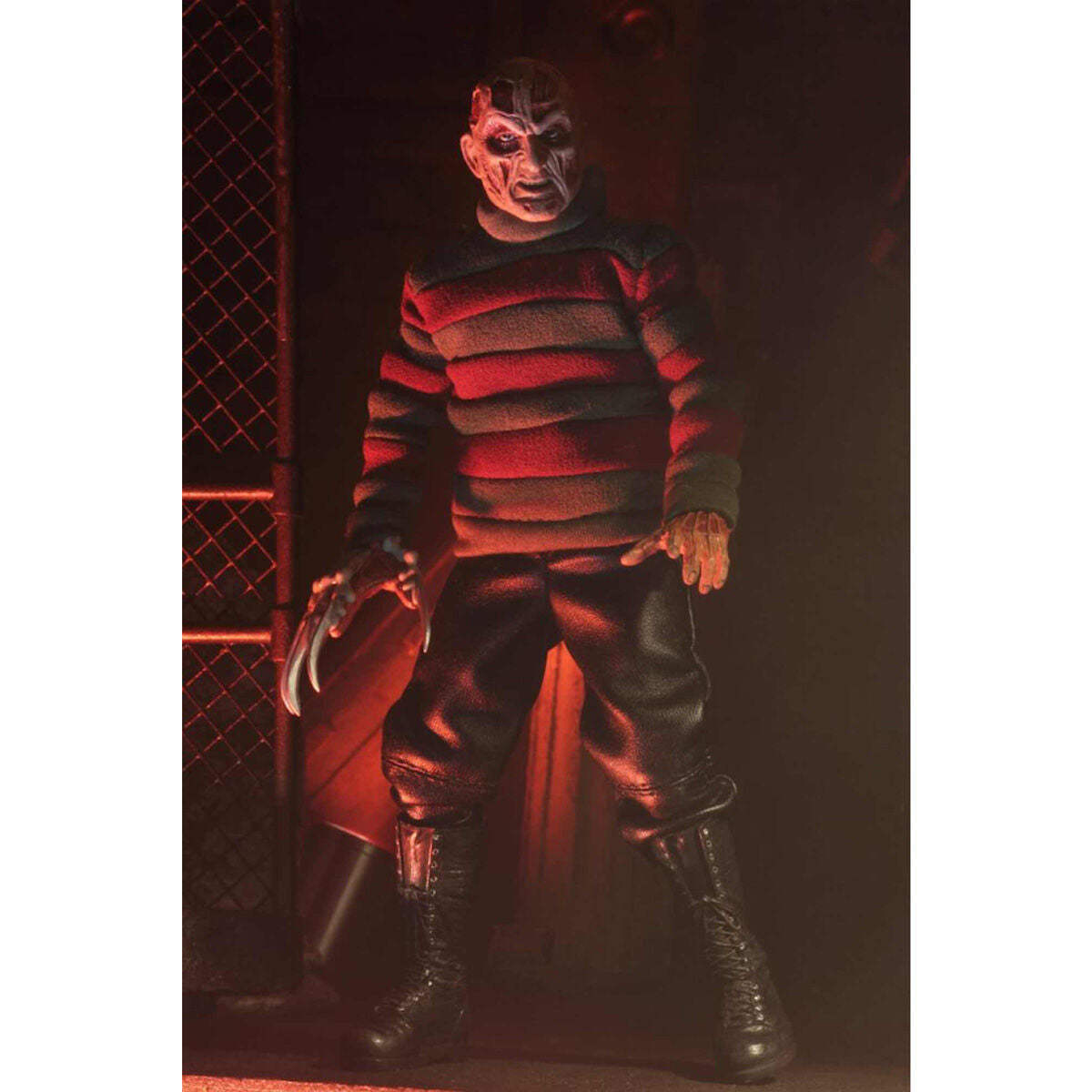Figura de Freddy Krueger de NECA con jersey a rayas y guante con cuchillas - 3