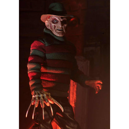 Figura de Freddy Krueger de NECA con jersey a rayas y guante con cuchillas - 4