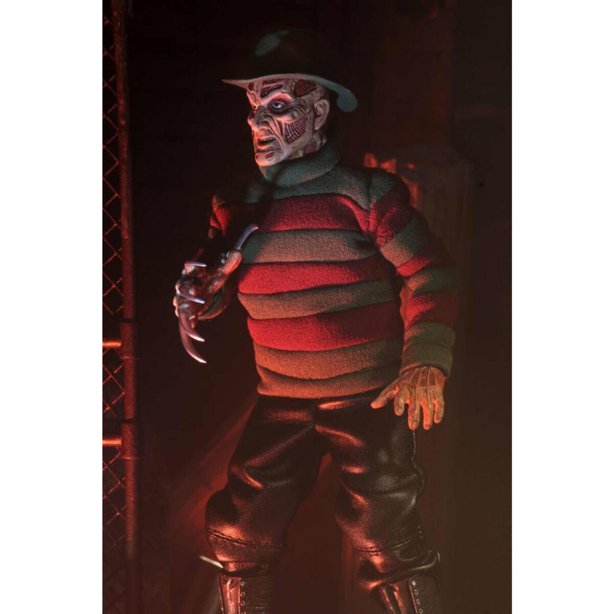 Figura de Freddy Krueger de NECA con jersey a rayas y guante con cuchillas - 6