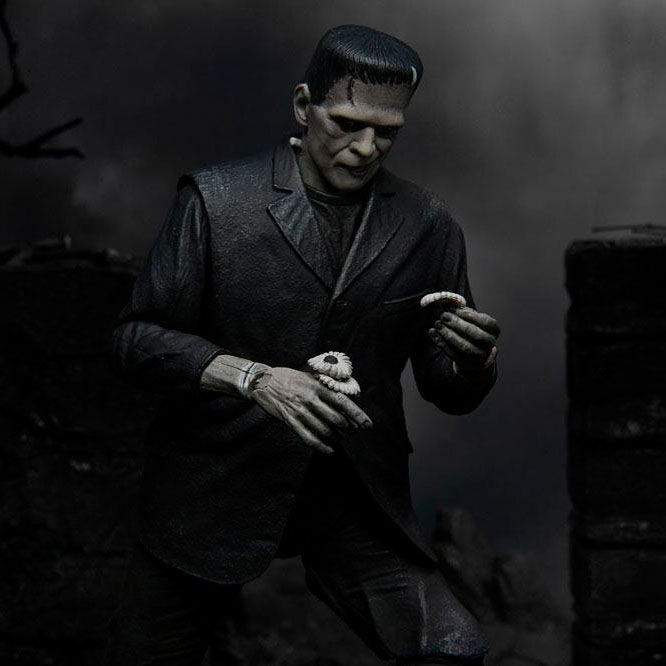 Figura NECA Frankenstein Monster en blanco y negro - 2