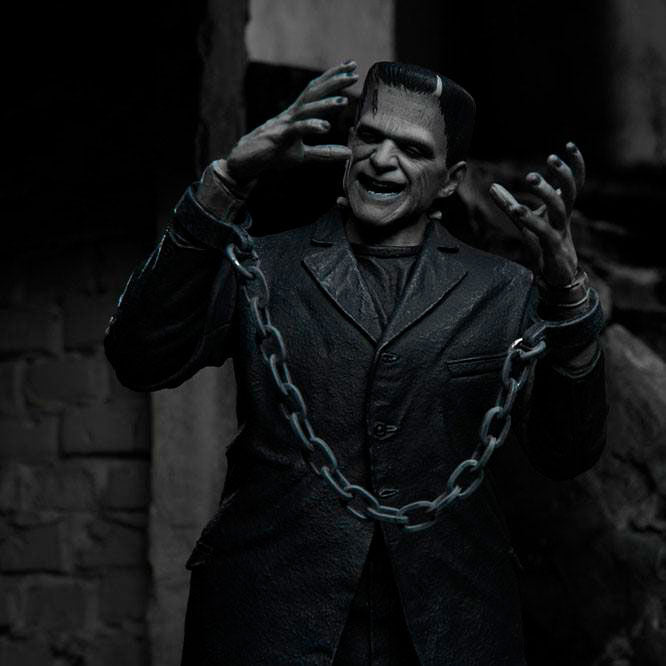 Figura NECA Frankenstein Monster en blanco y negro - 3