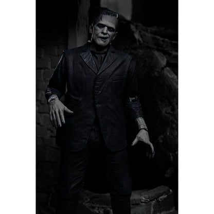Figura NECA Frankenstein Monster en blanco y negro - 4