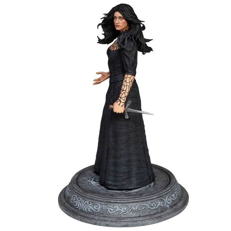 Estatua de Yennefer de The Witcher con vestido negro, espada y base ornamental - 2