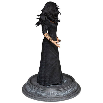 Estatua de Yennefer de The Witcher con vestido negro, espada y base ornamental - 5