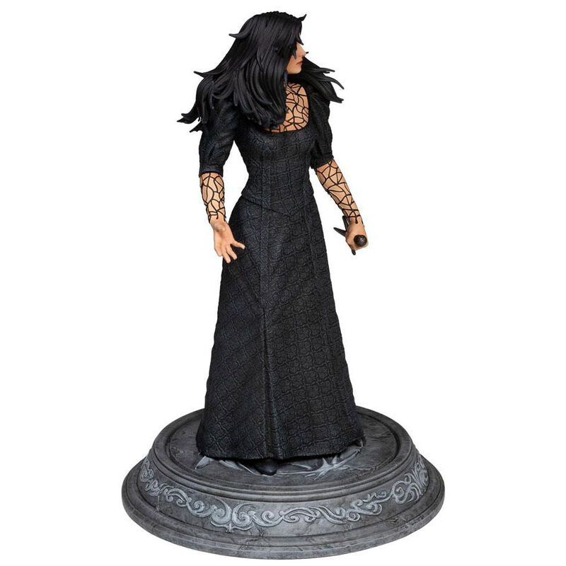 Estatua de Yennefer de The Witcher con vestido negro, espada y base ornamental - 6