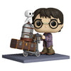 Figura Funko POP! de Harry Potter empujando un carrito con maletas y un búho blanco