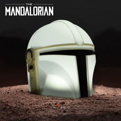 Lámpara con diseño del casco de The Mandalorian