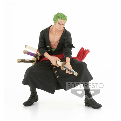 Figura de Roronoa Zoro Wanokuni sentado con tres katanas