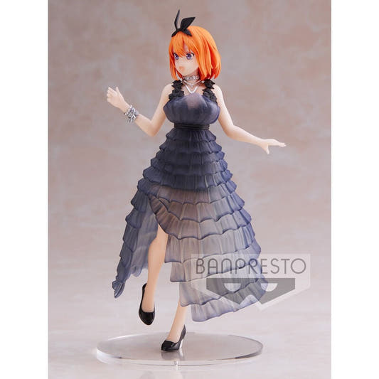 Figura Kyunties de Yotsuba Nakano con vestido oscuro y lazo negro