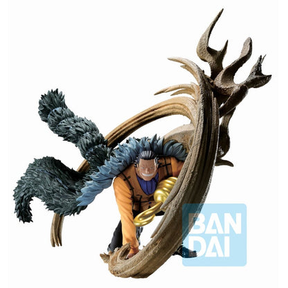 Figura Ichibansho de Crocodile de One Piece con efecto de arena