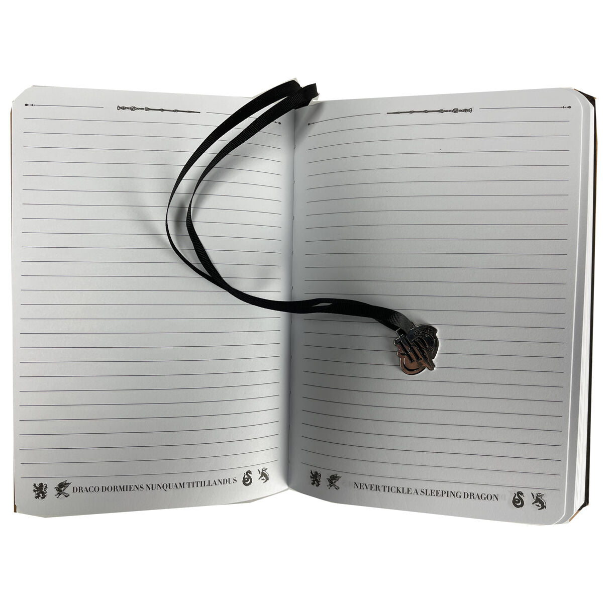 Cuaderno A5 de Harry Potter con escudo dorado de Hogwarts sobre portada negra - 2
