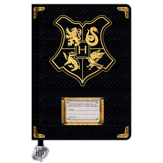 Cuaderno A5 de Harry Potter con escudo dorado de Hogwarts sobre portada negra