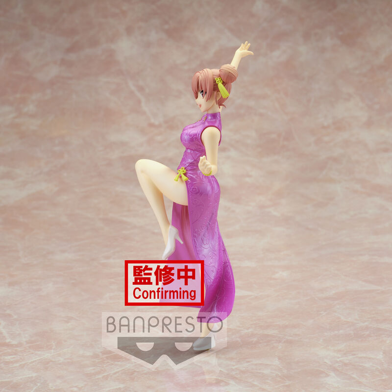Figura de Yui Yuigahama Kyunties con atuendo rosa y pose dinámica - 5