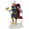 Figura de Beta Ray Bill de Marvel con martillo y capa roja sobre una base de nube
