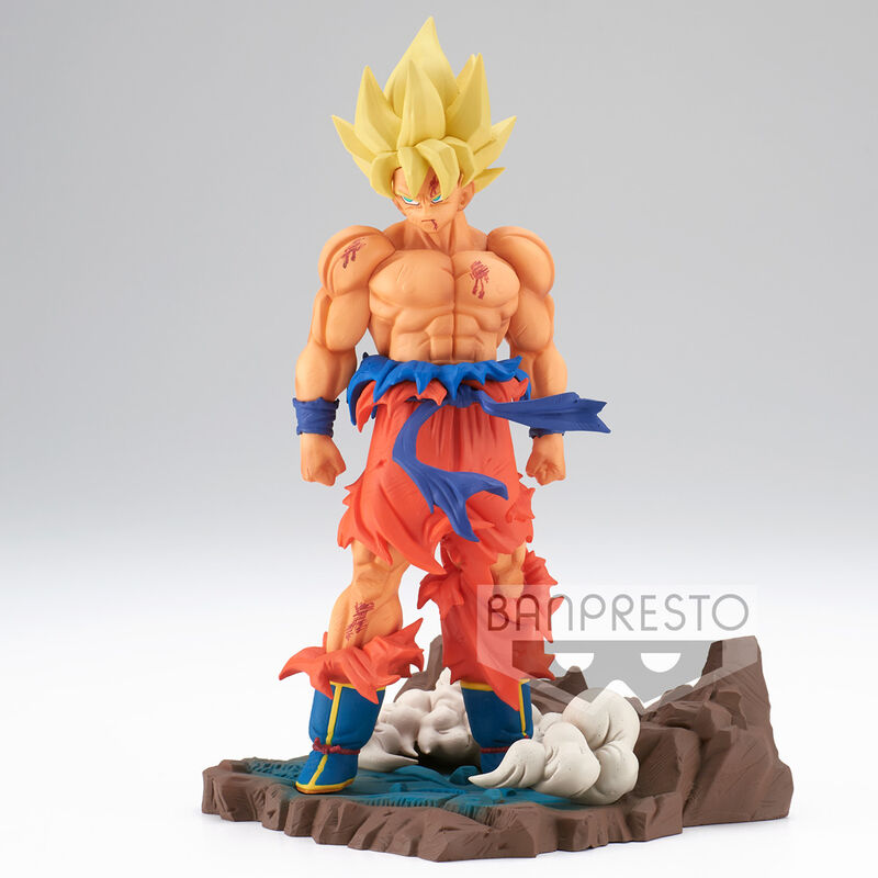Figura de Goku Super Saiyan de Dragon Ball Z sobre base escénica