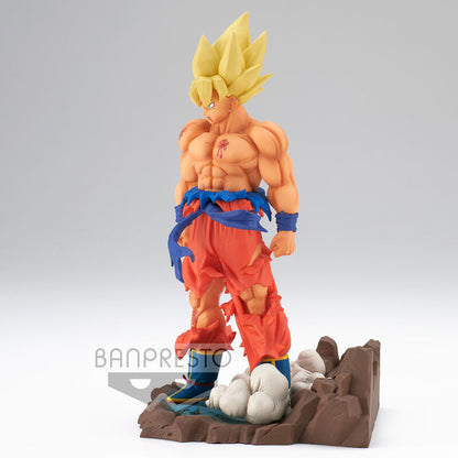Figura de Goku Super Saiyan de Dragon Ball Z sobre base escénica - 3