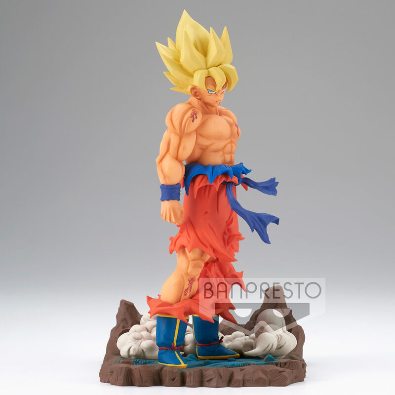 Figura de Goku Super Saiyan de Dragon Ball Z sobre base escénica - 5