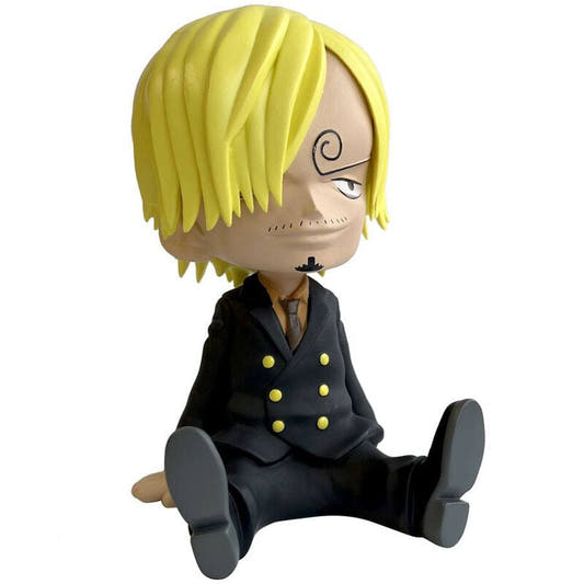 Figura hucha de Sanji de One Piece sentado con traje negro
