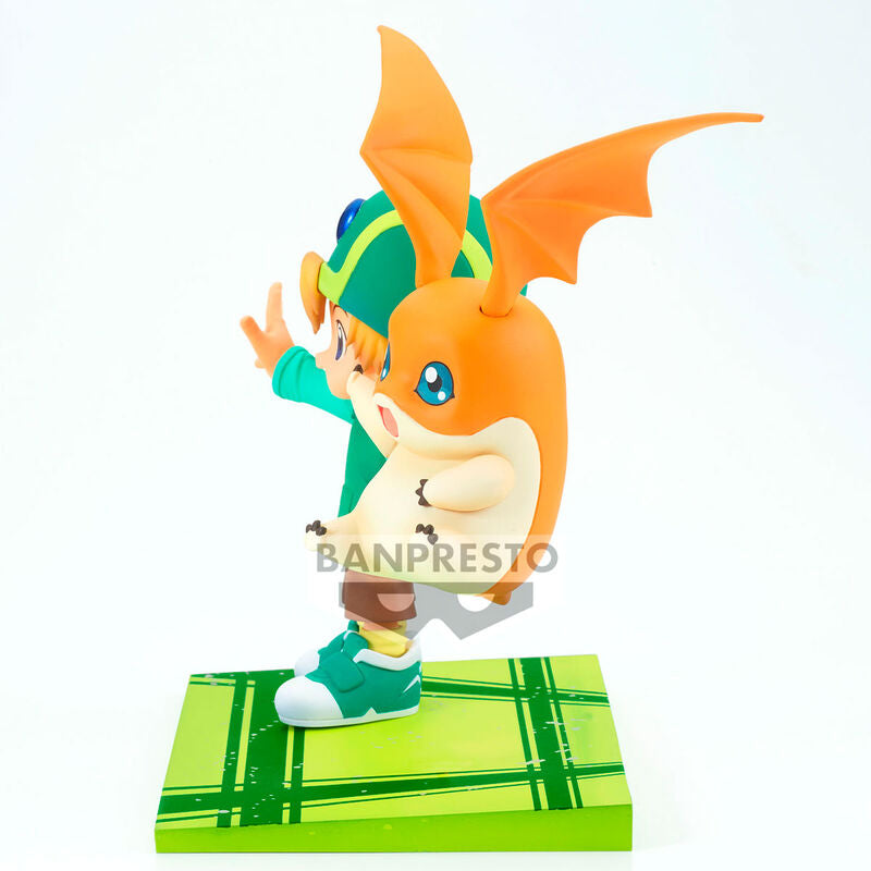 Figura de Takeru y Patamon de Digimon Adventure sobre base verde - 2