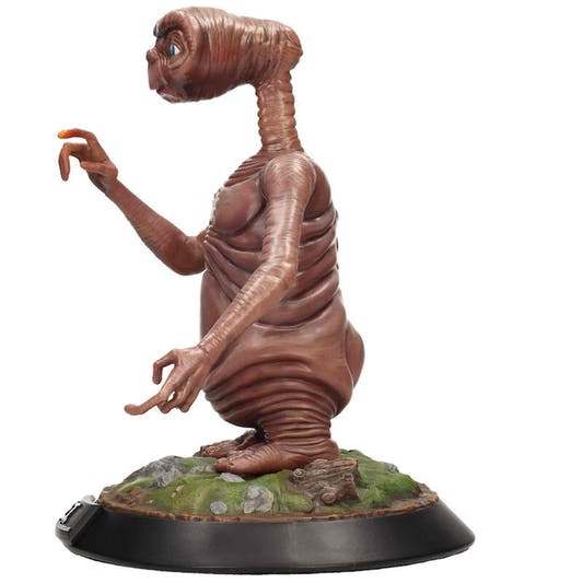 Estatua de E.T. El Extraterrestre de resina sobre base escénica - 2