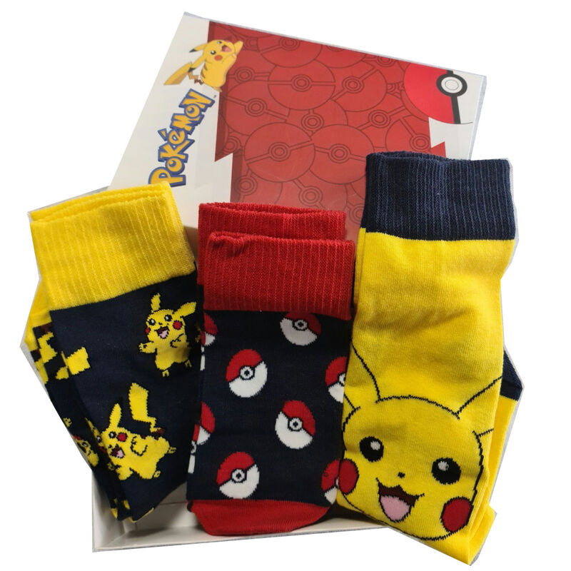 Set de tres pares de calcetines Pokémon con diseños de Pikachu y Poké Balls