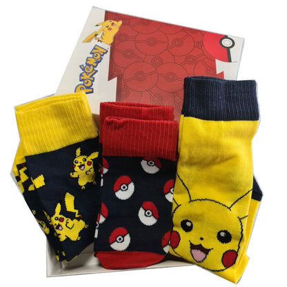 Set de tres pares de calcetines Pokémon con diseños de Pikachu y Poké Balls