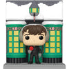 Figura FUNKO POP! de Neville Longbottom frente a Honeydukes
