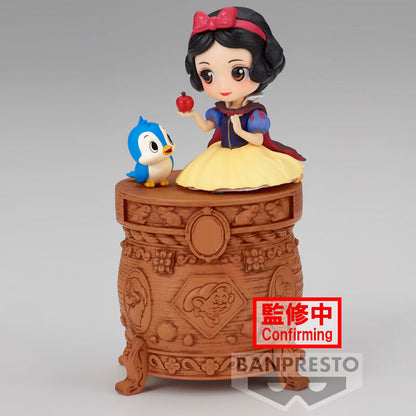 Figura Q Posket de Blancanieves Disney con manzana, pájaro azul y base ornamental - 2