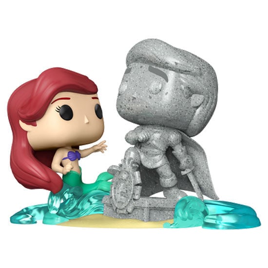 Figura Funko POP! de Ariel junto a una estatua gris de Eric