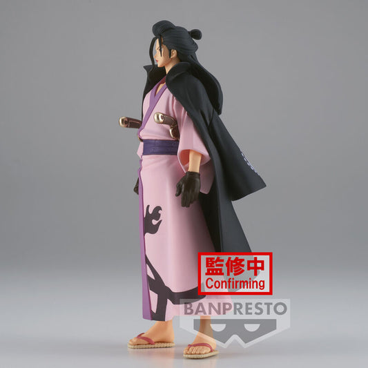 Figura de Izou de One Piece con atuendo rosa y capa negra - 4