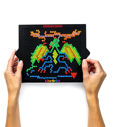 Juego Lite-Brite Stranger Things con clavijas de colores y plantillas HD - 6