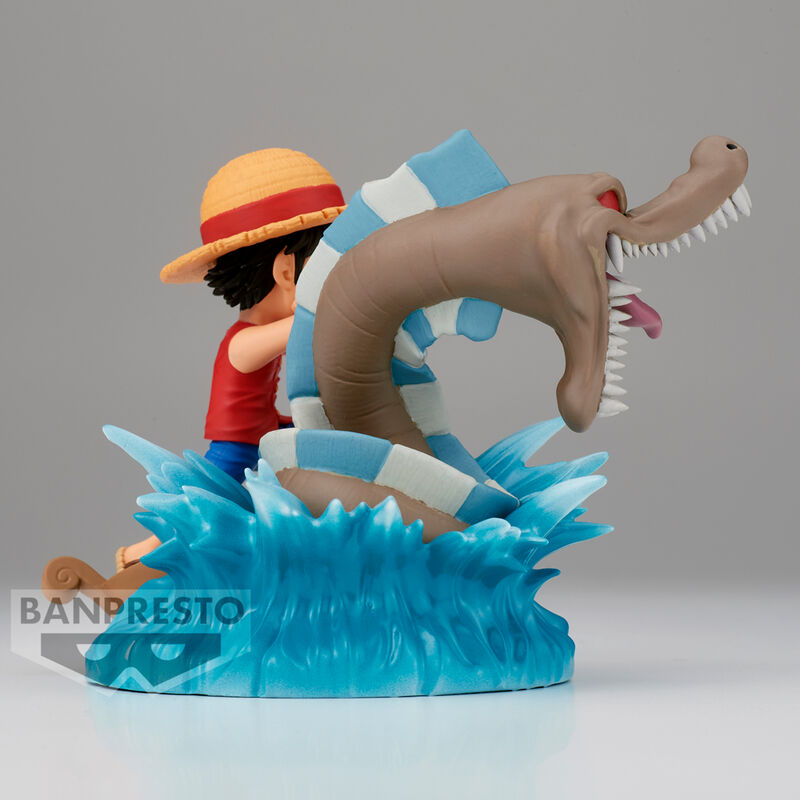 Figura de Monkey D. Luffy enfrentándose a un monstruo marino sobre una ola - 3