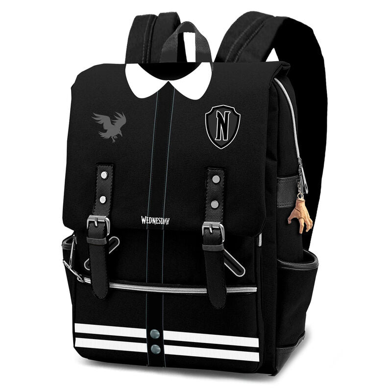 Mochila negra Varsity de Wednesday con escudo, cuervo y colgante de Thing