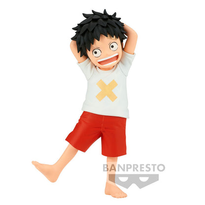 Figura infantil de Monkey D. Luffy con camiseta blanca y pantalón rojo