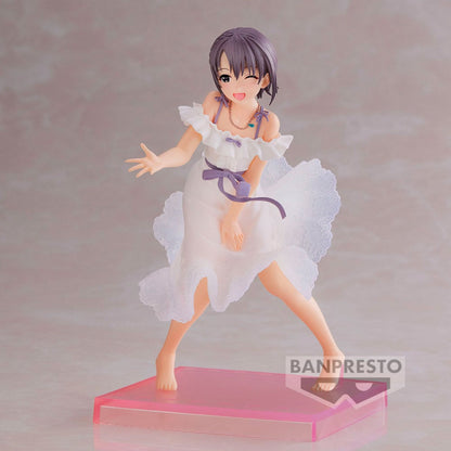 Figura de Yuuki Otokura con vestido blanco y base rosa