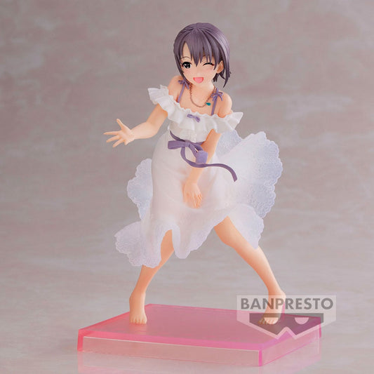 Figura de Yuuki Otokura con vestido blanco y base rosa