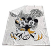Manta coralina sherpa Disney con Mickey y Minnie y corazones
