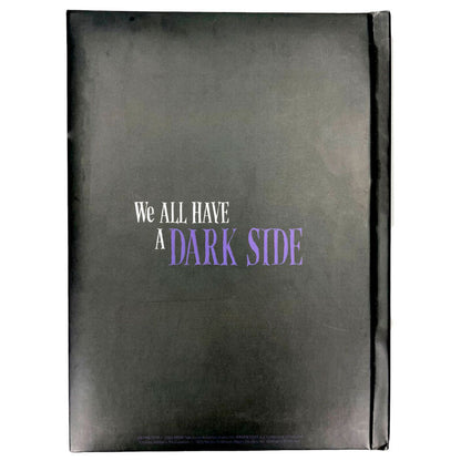 Cuaderno A5 negro de Wednesday Dark Side con ilustración morada y luz - 2