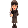 Figura MINIX de Wednesday con Cosa, trenzas, uniforme de rayas y libro
