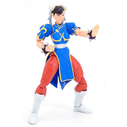 Figura articulada de Chun-Li de Street Fighter II con atuendo azul y rojo