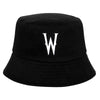 Gorro bucket infantil negro de Miércoles con letra W blanca