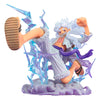 Figura Figuarts Zero de Monkey D. Luffy Gear 5 con efectos azulados y base de nubes