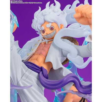 Figura Figuarts Zero de Monkey D. Luffy Gear 5 con efectos azulados y base de nubes - 4