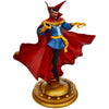 Figura de Doctor Strange Marvel Gallery con capa roja y base dorada