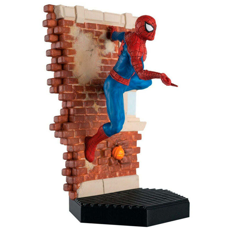 Figura de Spider-Man Marvel a escala 1:16 sobre una fachada de ladrillo - 2