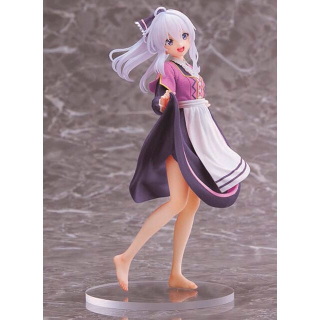 Figura TAITO de Elaina con vestido rosa y morado sobre peana transparente